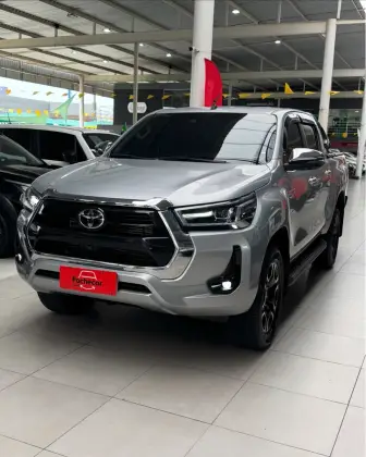 TOYOTA HILUX 2.8 D-4D TURBO DIESEL CD SRX 4X4 AUTOMÁTICO TOYOTA HILUX 2.8 D-4D TURBO DIESEL CD SRX 4X4 AUTOMÁTICO