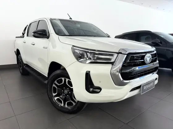TOYOTA HILUX 2.8 D-4D TURBO DIESEL CD SRX 4X4 AUTOMÁTICO TOYOTA HILUX 2.8 D-4D TURBO DIESEL CD SRX 4X4 AUTOMÁTICO