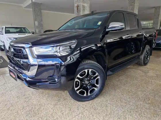 TOYOTA HILUX 2.8 D-4D TURBO DIESEL CD SRX 4X4 AUTOMÁTICO TOYOTA HILUX 2.8 D-4D TURBO DIESEL CD SRX 4X4 AUTOMÁTICO