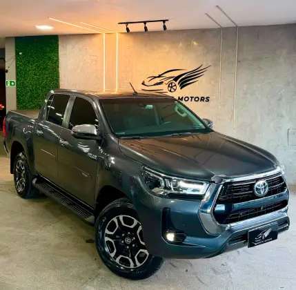TOYOTA HILUX 2.8 D-4D TURBO DIESEL CD SRX 4X4 AUTOMÁTICO TOYOTA HILUX 2.8 D-4D TURBO DIESEL CD SRX 4X4 AUTOMÁTICO