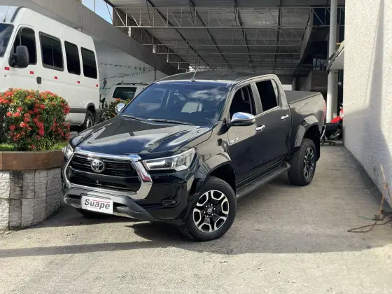 TOYOTA HILUX 2.8 D-4D TURBO DIESEL CD SRX PLUS 4X4 AUTOMÁTICO TOYOTA HILUX 2.8 D-4D TURBO DIESEL CD SRX PLUS 4X4 AUTOMÁTICO