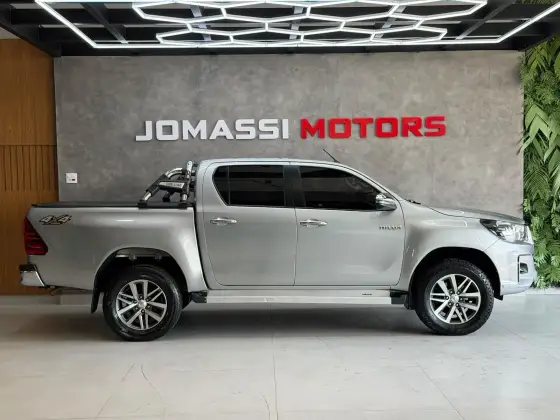 TOYOTA HILUX 2.8 SRV 4X4 CD 16V DIESEL 4P AUTOMÁTICO TOYOTA HILUX 2.8 SRV 4X4 CD 16V DIESEL 4P AUTOMÁTICO