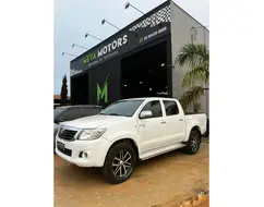 TOYOTA HILUX 2.7 SR 4X2 CD 16V FLEX 4P AUTOMÁTICO TOYOTA HILUX 2.7 SR 4X2 CD 16V FLEX 4P AUTOMÁTICO