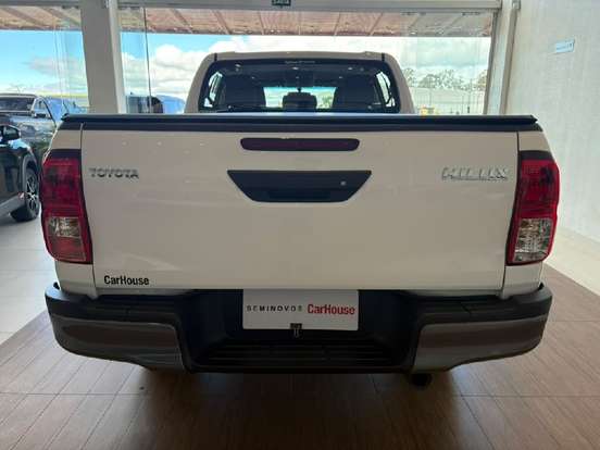 TOYOTA-HILUX-2025