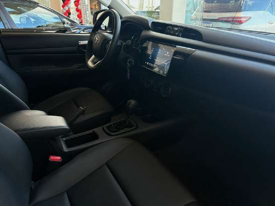 TOYOTA-HILUX-2.8 D-4D TURBO DIESEL CD POWER PACK 4X4 AUTOMÁTICO TOYOTA-HILUX-2025