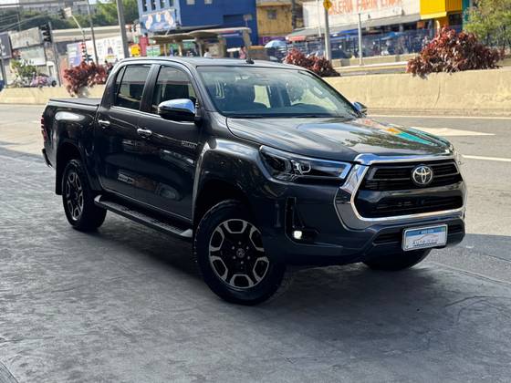 TOYOTA HILUX 2.8 D-4D TURBO DIESEL CD SRX 4X4 AUTOMÁTICO