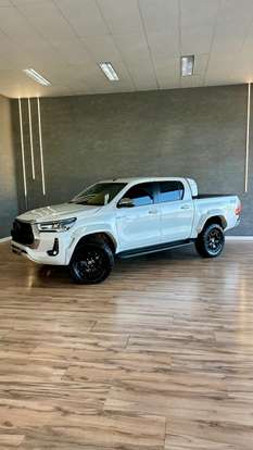 TOYOTA-HILUX-2024