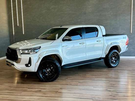 TOYOTA-HILUX-2.8 D-4D TURBO DIESEL CD SRX PLUS 4X4 AUTOMÁTICO TOYOTA-HILUX-2024