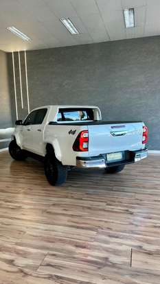 TOYOTA-HILUX-2024