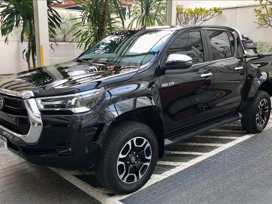 TOYOTA-HILUX-2.8 D-4D TURBO DIESEL CD SRX PLUS 4X4 AUTOMÁTICO TOYOTA-HILUX-2023