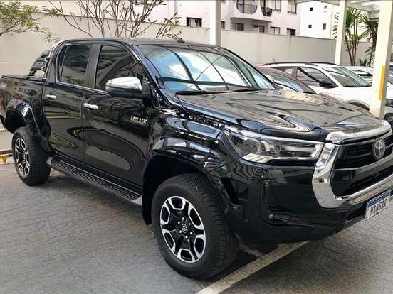 TOYOTA-HILUX-2.8 D-4D TURBO DIESEL CD SRX PLUS 4X4 AUTOMÁTICO TOYOTA-HILUX-2023