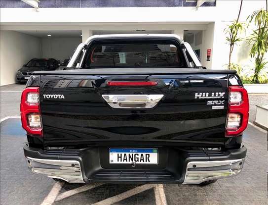 TOYOTA-HILUX-2023