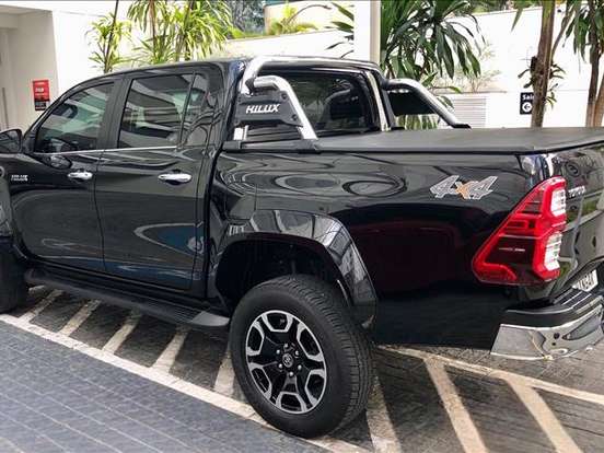 TOYOTA-HILUX-2.8 D-4D TURBO DIESEL CD SRX PLUS 4X4 AUTOMÁTICO TOYOTA-HILUX-2023