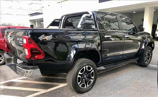 TOYOTA-HILUX-2023