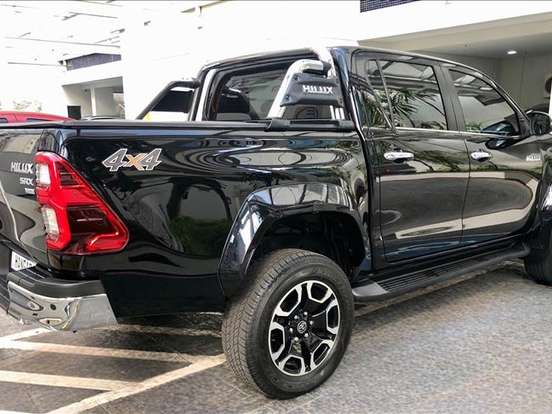 TOYOTA-HILUX-2.8 D-4D TURBO DIESEL CD SRX PLUS 4X4 AUTOMÁTICO TOYOTA-HILUX-2023