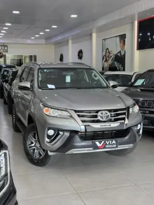TOYOTA HILUX SW4 2.7 SRV 7 LUGARES 4X2 16V FLEX 4P AUTOMÁTICO TOYOTA HILUX SW4 2.7 SRV 7 LUGARES 4X2 16V FLEX 4P AUTOMÁTICO
