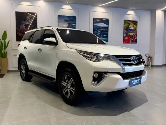 TOYOTA HILUX SW4 2.7 SRV 7 LUGARES 4X2 16V FLEX 4P AUTOMÁTICO TOYOTA HILUX SW4 2.7 SRV 7 LUGARES 4X2 16V FLEX 4P AUTOMÁTICO