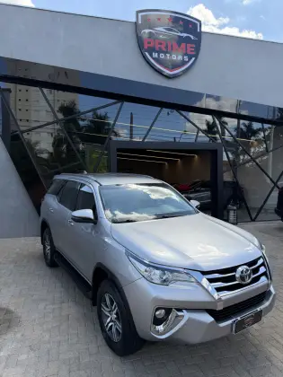 TOYOTA HILUX SW4 2.7 SRV 7 LUGARES 4X2 16V FLEX 4P AUTOMÁTICO TOYOTA HILUX SW4 2.7 SRV 7 LUGARES 4X2 16V FLEX 4P AUTOMÁTICO