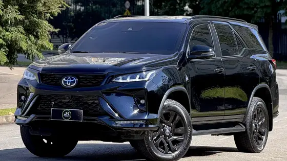 TOYOTA HILUX SW4 2.8 D-4D TURBO DIESEL DIAMOND 7L 4X4 AUTOMÁTICO TOYOTA HILUX SW4 2.8 D-4D TURBO DIESEL DIAMOND 7L 4X4 AUTOMÁTICO
