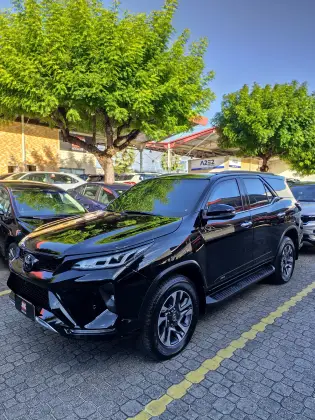 TOYOTA HILUX SW4 2.8 D-4D TURBO DIESEL DIAMOND 7L 4X4 AUTOMÁTICO