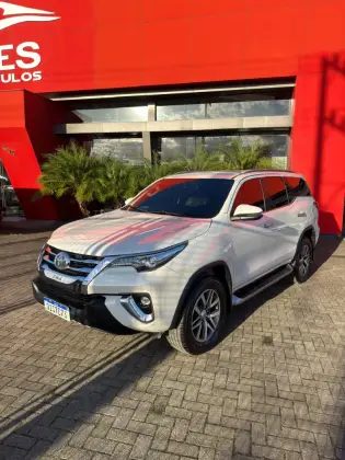 TOYOTA HILUX SW4 2.8 SRX 4X4 16V TURBO INTERCOOLER DIESEL 4P AUTOMÁTICO TOYOTA HILUX SW4 2.8 SRX 4X4 16V TURBO INTERCOOLER DIESEL 4P AUTOMÁTICO