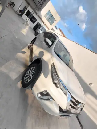 TOYOTA HILUX SW4 2.8 SRX 4X4 7 LUGARES 16V TURBO INTERCOOLER DIESEL 4P AUTOMÁTICO