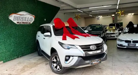 TOYOTA HILUX SW4 2.8 SRX DIAMOND 4X4 7 LUGARES 16V TURBO INTERCOOLER DIESEL 4P AUTOMÁTICO TOYOTA HILUX SW4 2.8 SRX DIAMOND 4X4 7 LUGARES 16V TURBO INTERCOOLER DIESEL 4P AUTOMÁTICO
