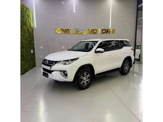TOYOTA-HILUX SW4-2.7 SR 7 LUGARES 4X2 16V FLEX 4P AUTOMÁTICO TOYOTA-HILUX SW4-2017