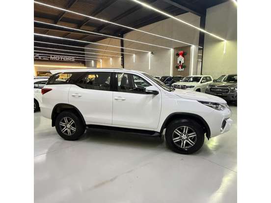 TOYOTA-HILUX SW4-2.7 SR 7 LUGARES 4X2 16V FLEX 4P AUTOMÁTICO TOYOTA-HILUX SW4-2017