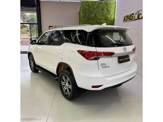 TOYOTA-HILUX SW4-2.7 SR 7 LUGARES 4X2 16V FLEX 4P AUTOMÁTICO TOYOTA-HILUX SW4-2017