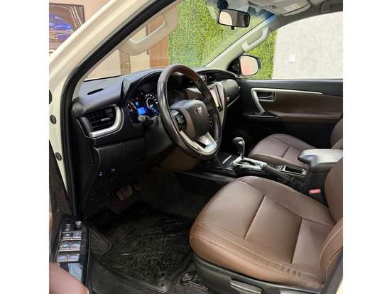 TOYOTA-HILUX SW4-2.7 SR 7 LUGARES 4X2 16V FLEX 4P AUTOMÁTICO TOYOTA-HILUX SW4-2017