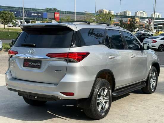 TOYOTA-HILUX SW4-2018
