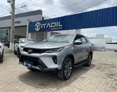 TOYOTA HILUX SW4 2.8 D-4D TURBO DIESEL SRX PLATINUM 7L 4X4 AUTOMÁTICO TOYOTA HILUX SW4 2.8 D-4D TURBO DIESEL SRX PLATINUM 7L 4X4 AUTOMÁTICO