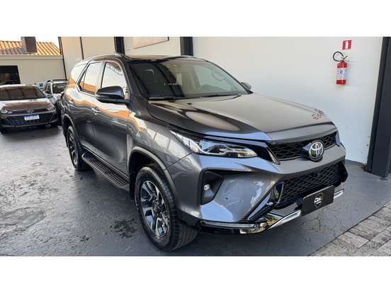 TOYOTA-HILUX SW4-2.8 D-4D TURBO DIESEL SRX PLATINUM 7L 4X4 AUTOMÁTICO TOYOTA-HILUX SW4-2024