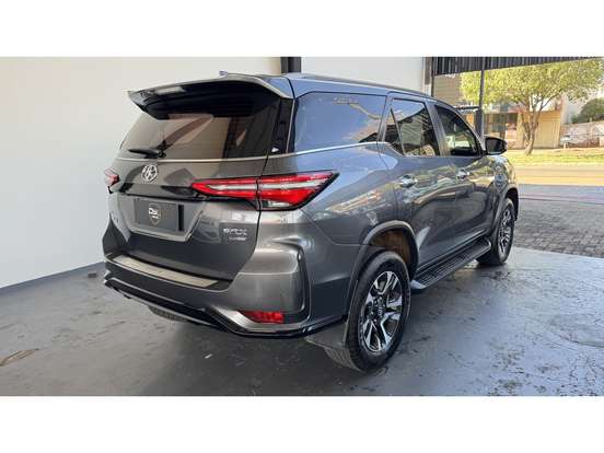 TOYOTA-HILUX SW4-2024