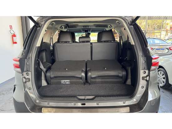 TOYOTA-HILUX SW4-2.8 D-4D TURBO DIESEL SRX PLATINUM 7L 4X4 AUTOMÁTICO TOYOTA-HILUX SW4-2024