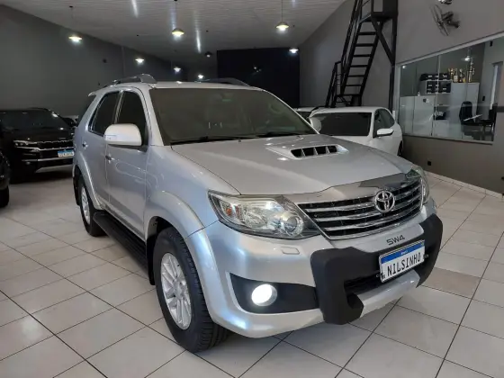 TOYOTA HILUX SW4 3.0 SRV 4X4 7 LUGARES 16V TURBO INTERCOOLER DIESEL 4P AUTOMÁTICO TOYOTA HILUX SW4 3.0 SRV 4X4 7 LUGARES 16V TURBO INTERCOOLER DIESEL 4P AUTOMÁTICO