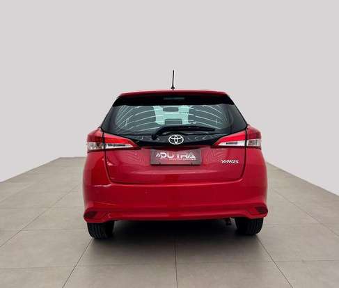 TOYOTA-YARIS-2019