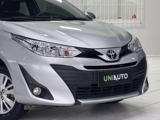 TOYOTA-YARIS-2018