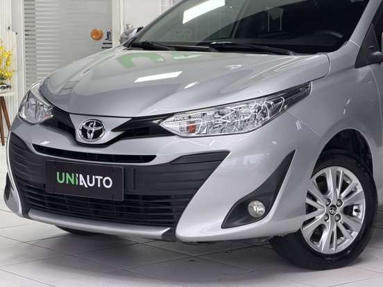 TOYOTA-YARIS-2018