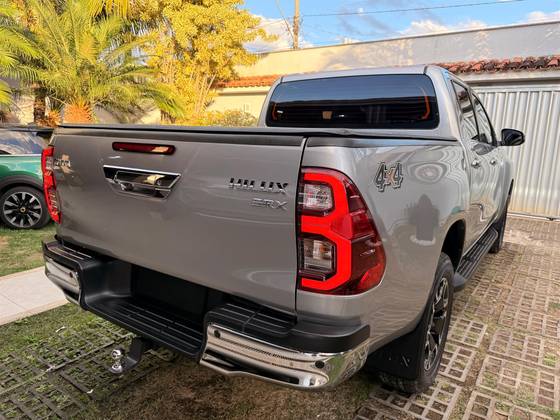 TOYOTA HILUX 2.8 D-4D TURBO DIESEL CD SRX 4X4 AUTOMÁTICO