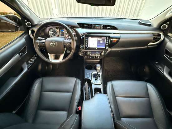 TOYOTA-HILUX-2022