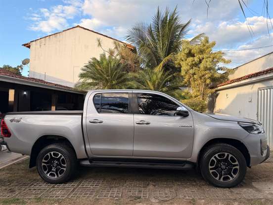 TOYOTA-HILUX-2.8 D-4D TURBO DIESEL CD SRX 4X4 AUTOMÁTICO TOYOTA-HILUX-2022