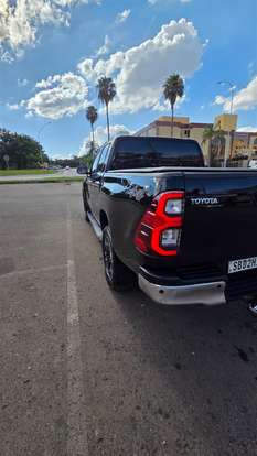 TOYOTA-HILUX-2.8 D-4D TURBO DIESEL CD SRX 4X4 AUTOMÁTICO TOYOTA-HILUX-2022