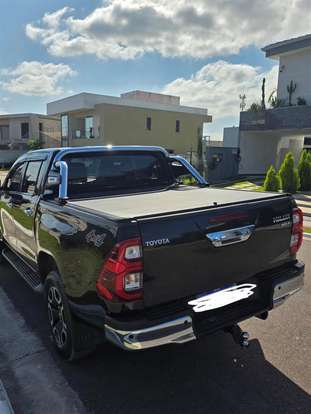 TOYOTA-HILUX-2021