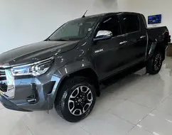 TOYOTA HILUX 2.8 D-4D TURBO DIESEL CD SRX PLUS 4X4 AUTOMÁTICO TOYOTA HILUX 2.8 D-4D TURBO DIESEL CD SRX PLUS 4X4 AUTOMÁTICO