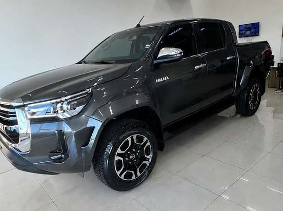 TOYOTA-HILUX-2.8 D-4D TURBO DIESEL CD SRX PLUS 4X4 AUTOMÁTICO TOYOTA-HILUX-2025