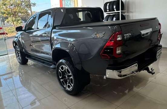 TOYOTA-HILUX-2025
