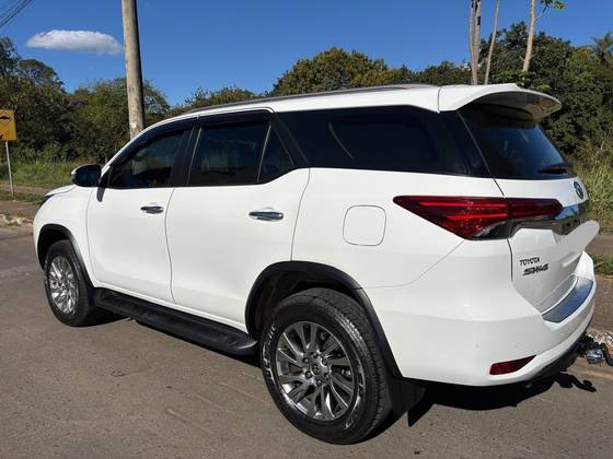 TOYOTA HILUX SW4 2.7 VVT-i FLEX SR 4X2 AUTOMÁTICO