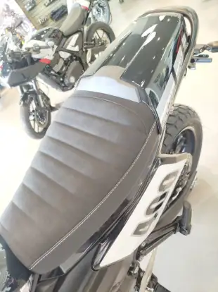 TRIUMPH-TRACKER 400-2026